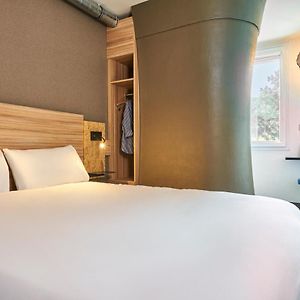 Standard Zimmer mit Kingsize-Bett